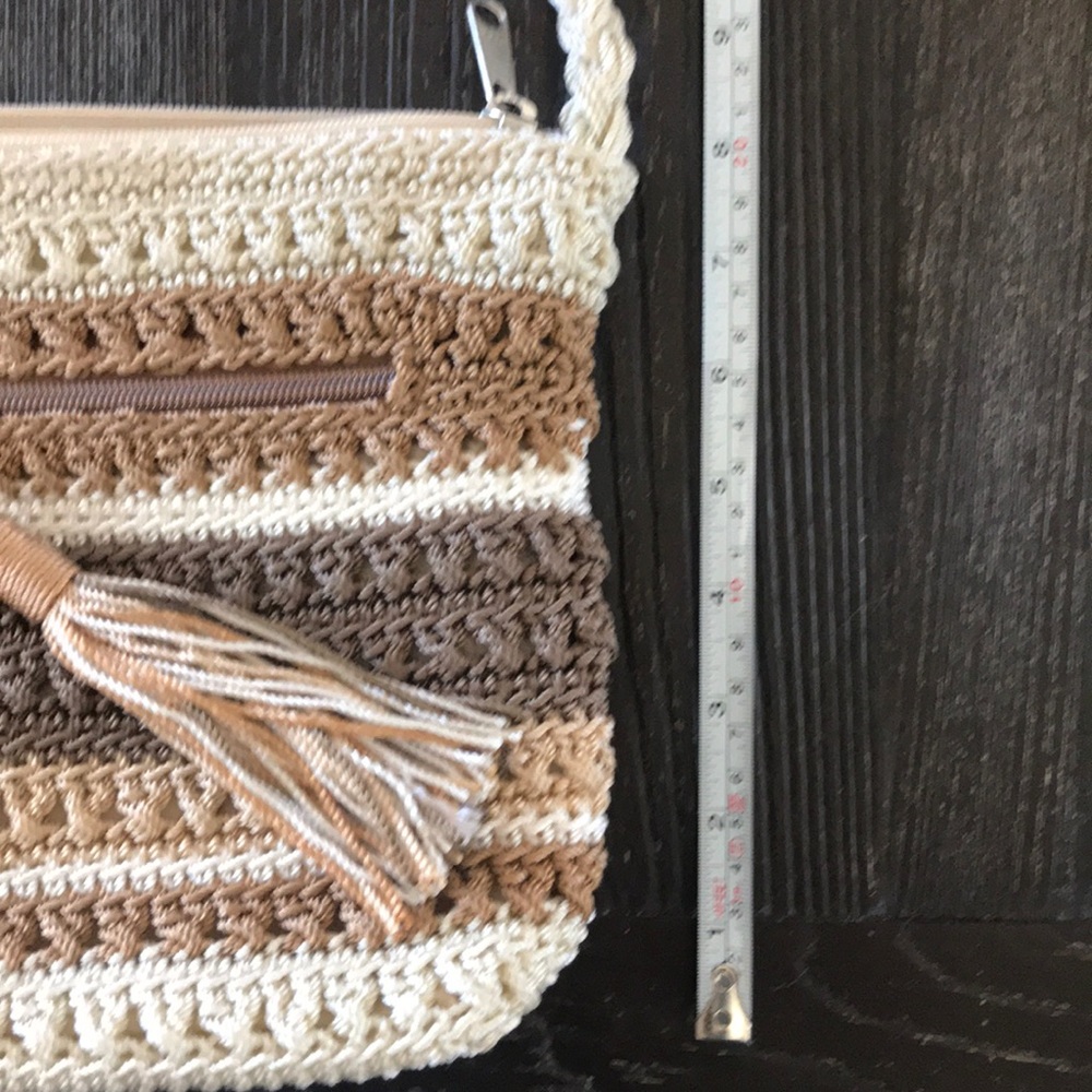 YKK crocheted purse.  Beige toned colors. - Picture 5 of 8